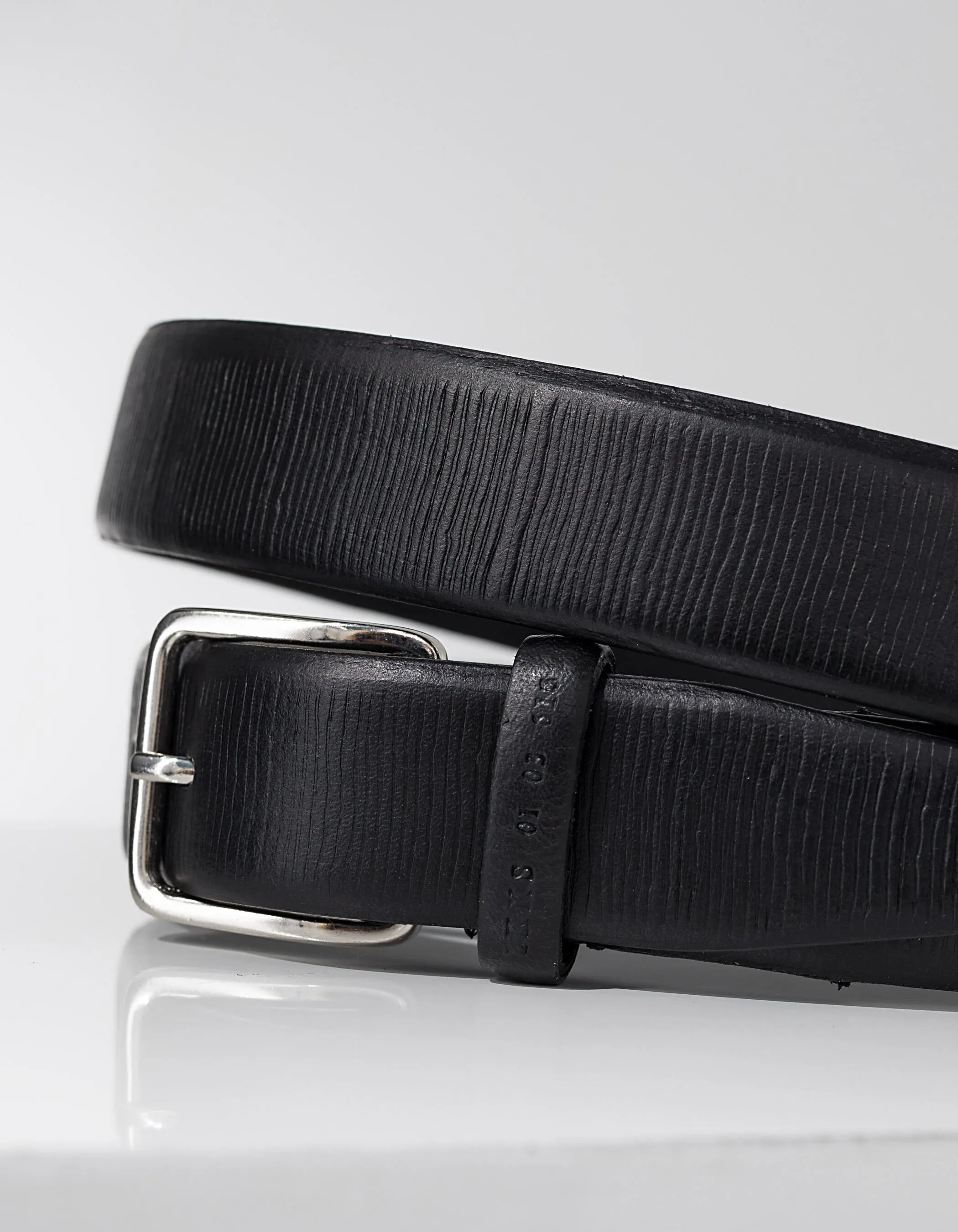 Ceinture noire en cuir avec stries Homme