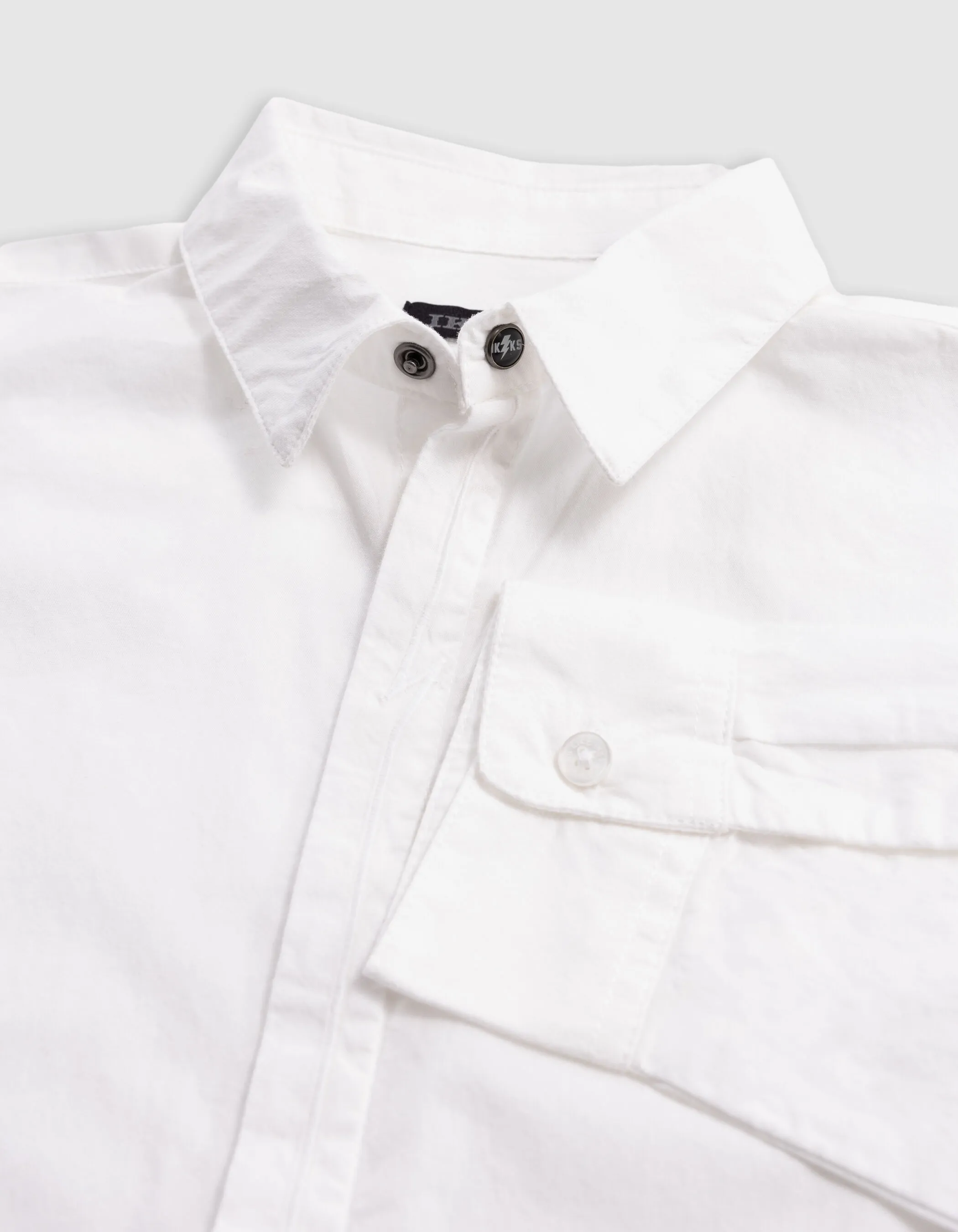 Chemise blanche patte brodée éclair garçon