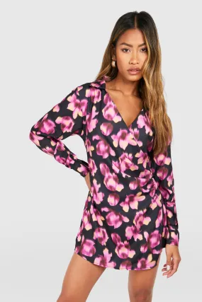 Robe chemise satinée à imprimé fleuri