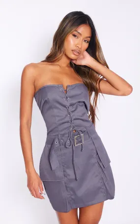 Robe moulante cargo portefeuille gris anthracite à ceinture et lacets