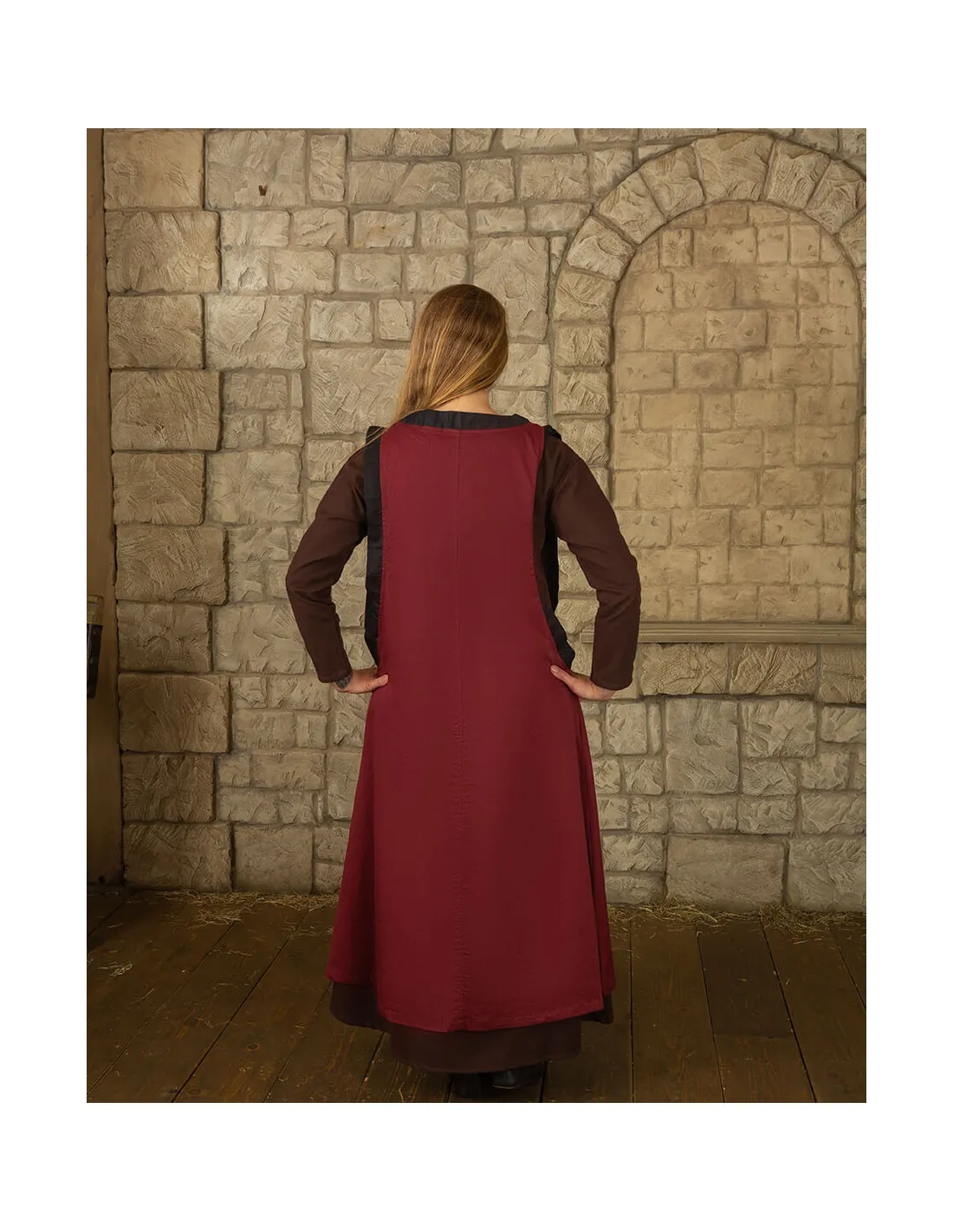 Robe médiévale dame Juliana, couleur bordeaux ⚔️ Boutique Épées