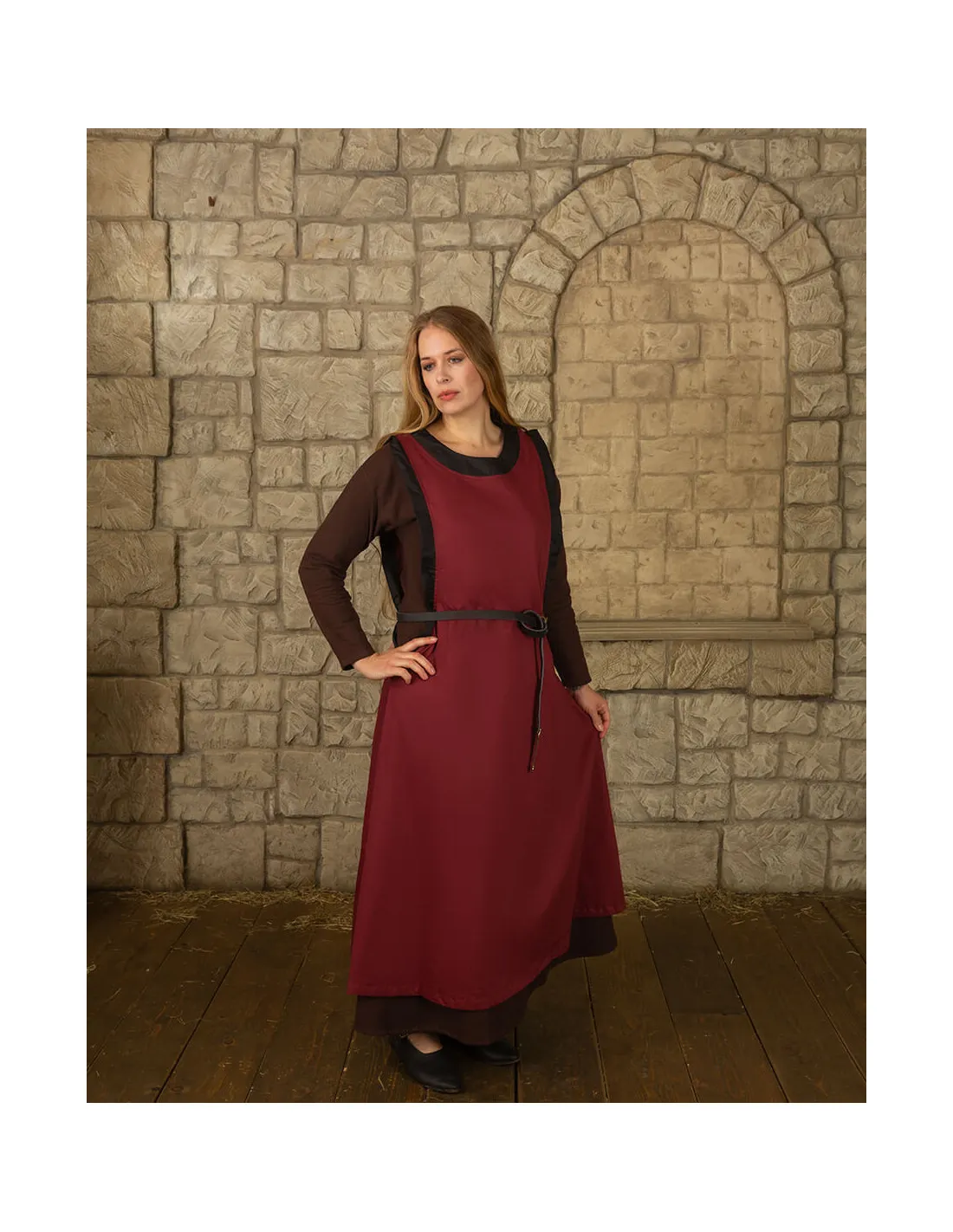 Robe médiévale dame Juliana, couleur bordeaux ⚔️ Boutique Épées